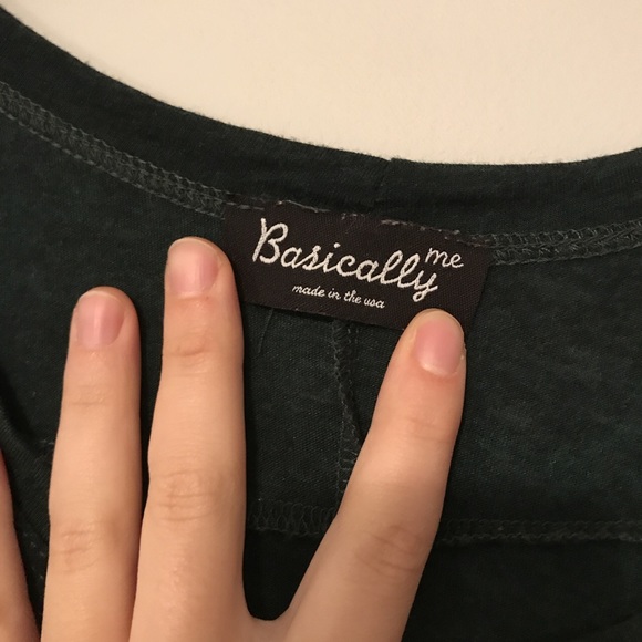 deep green flowy shirt with raw hems - Picture 2 of 3